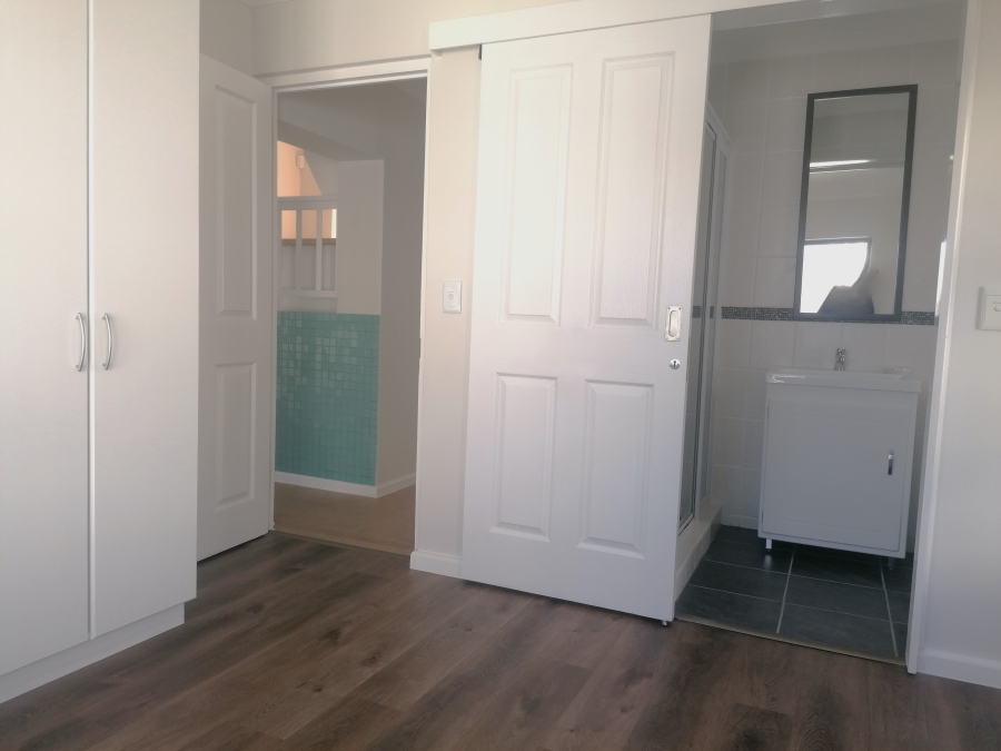 To Let 4 Bedroom Property for Rent in Glencairn Heights Western Cape